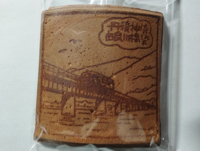 ワンショット 2024：毎年7月1日海開き、今年度はライフセーバーが見守ってくれます。
神崎鉄橋がせんべいに！！