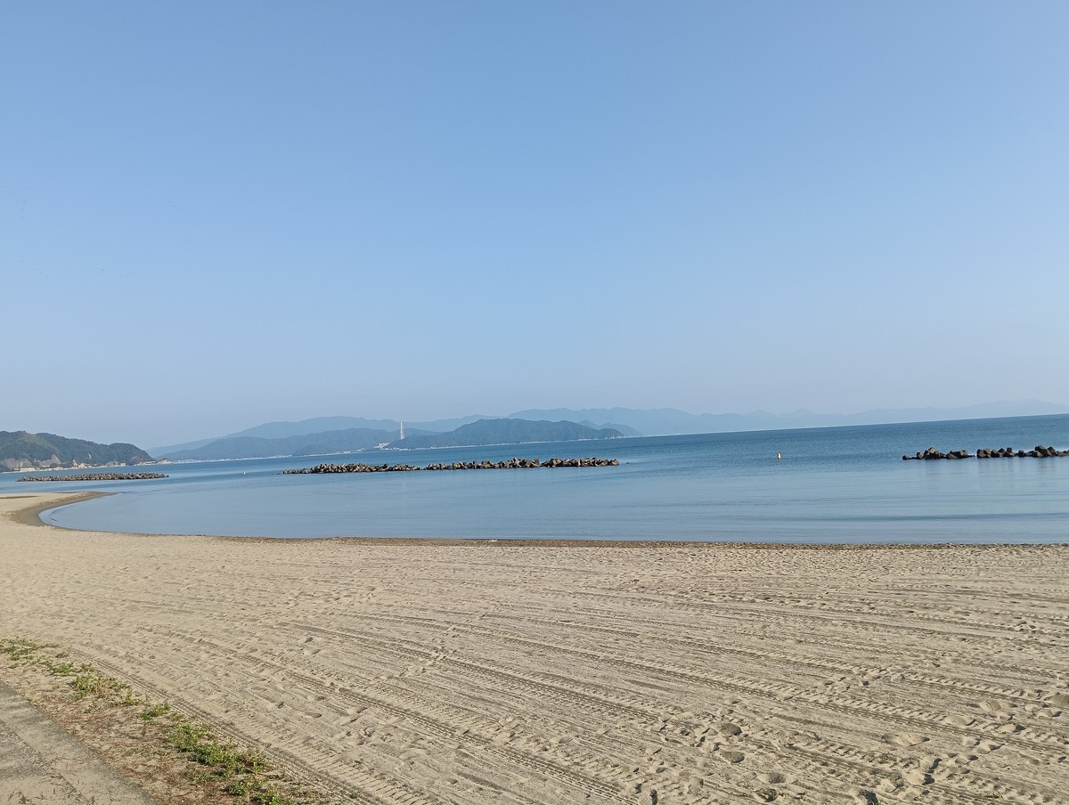 ワンショット 2025：トップシーズンも終わり静かになりました、海は穏やかです！！　　8月25日　　7：30