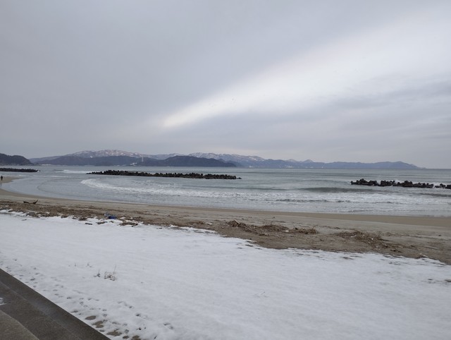 ワンショット 2025：沖の雲を見る限り本日は雨が降って来る様な感じ、寒さは無いです！　　　　　2月12日
