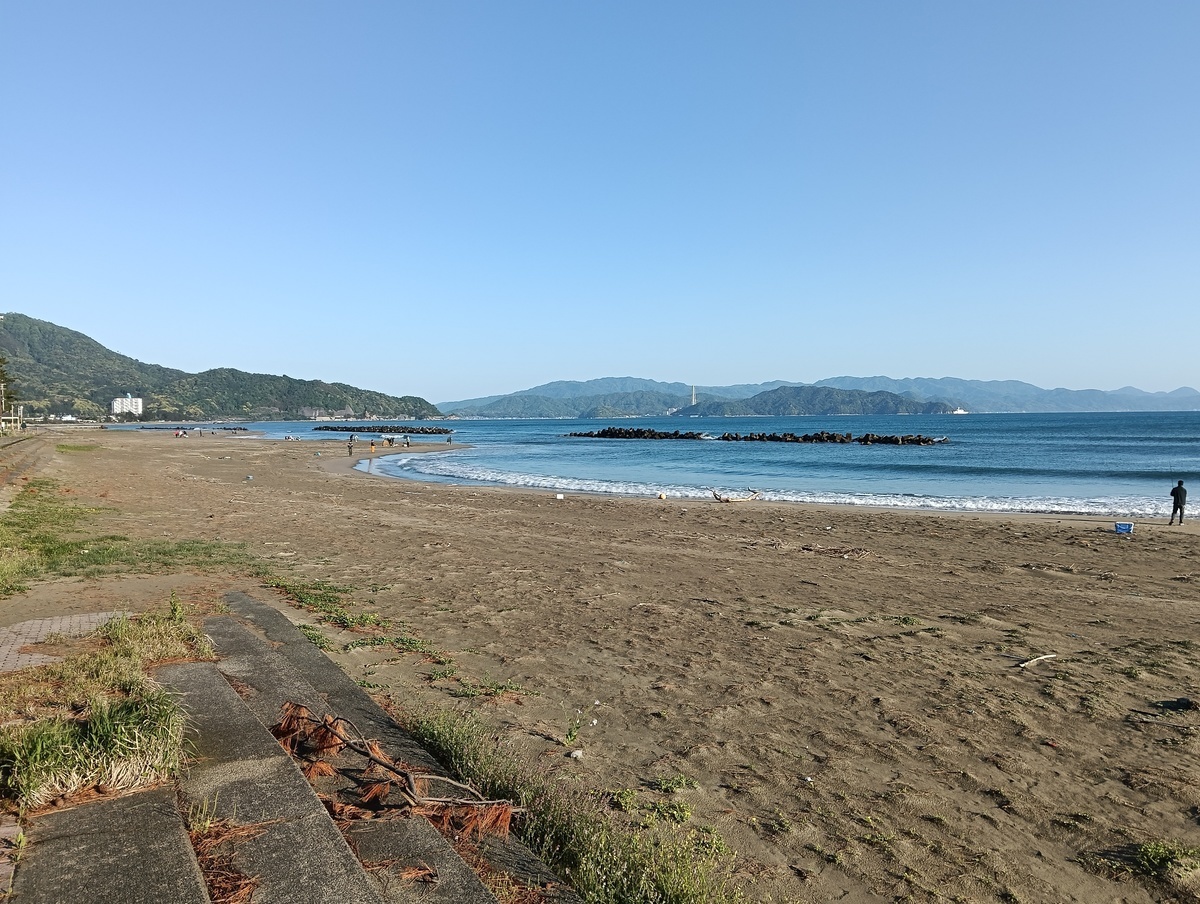 ワンショット 2026：今年のGW初めてお天気が良くなりました、釣り人が竿を出してます。　５月５日　6：30