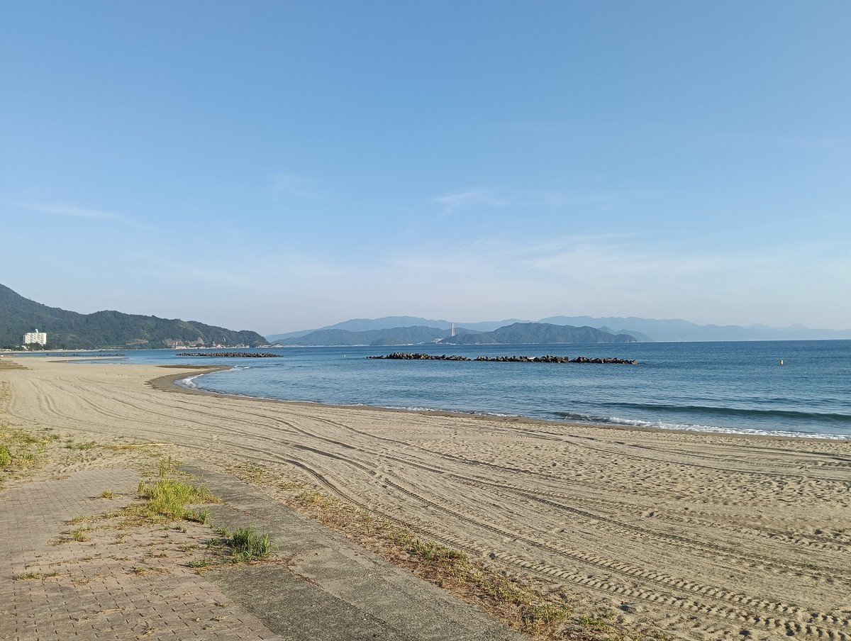 ワンショット 2025：当地の近隣では先日、日本一高い気温を観測してましたが当地では連日早朝は本当に気持ちのいい風が吹いてます。日中になればかなりの気温が上がりますが、時折海からの風で癒されます。　　　　　　　　　　　　　　　　　　　　7月31日　6：50