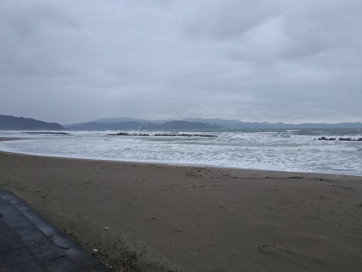 ワンショット 2025：冬型の気圧配置で1週間ほど気温が上がらないとの予報、悪天が続きそう！！
１２月１２日　7：00