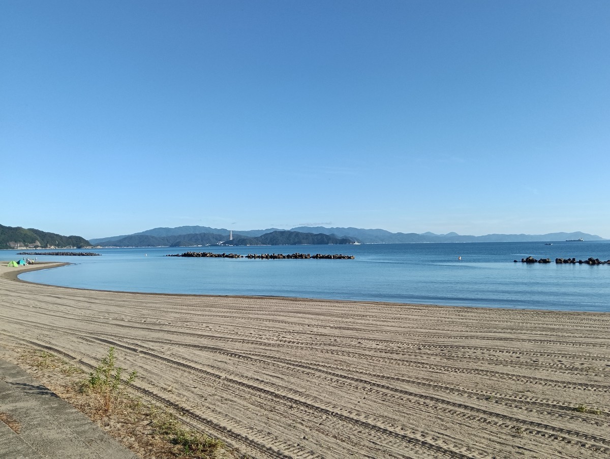 ワンショット 2025：海の情況も良し、最高の海水浴日和でも少し気温が高すぎるかな、熱中症対策を忘れずに！　　　　　　　　　　　　　　　　　　　　7月26日　6：30