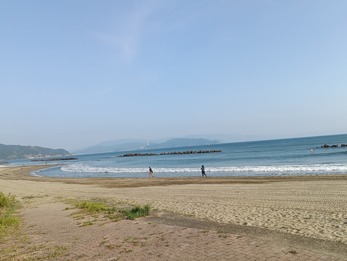 ワンショット 2025：8月最終の週末も快晴、海で涼をたのしんでください。　　　8月30日　7：10