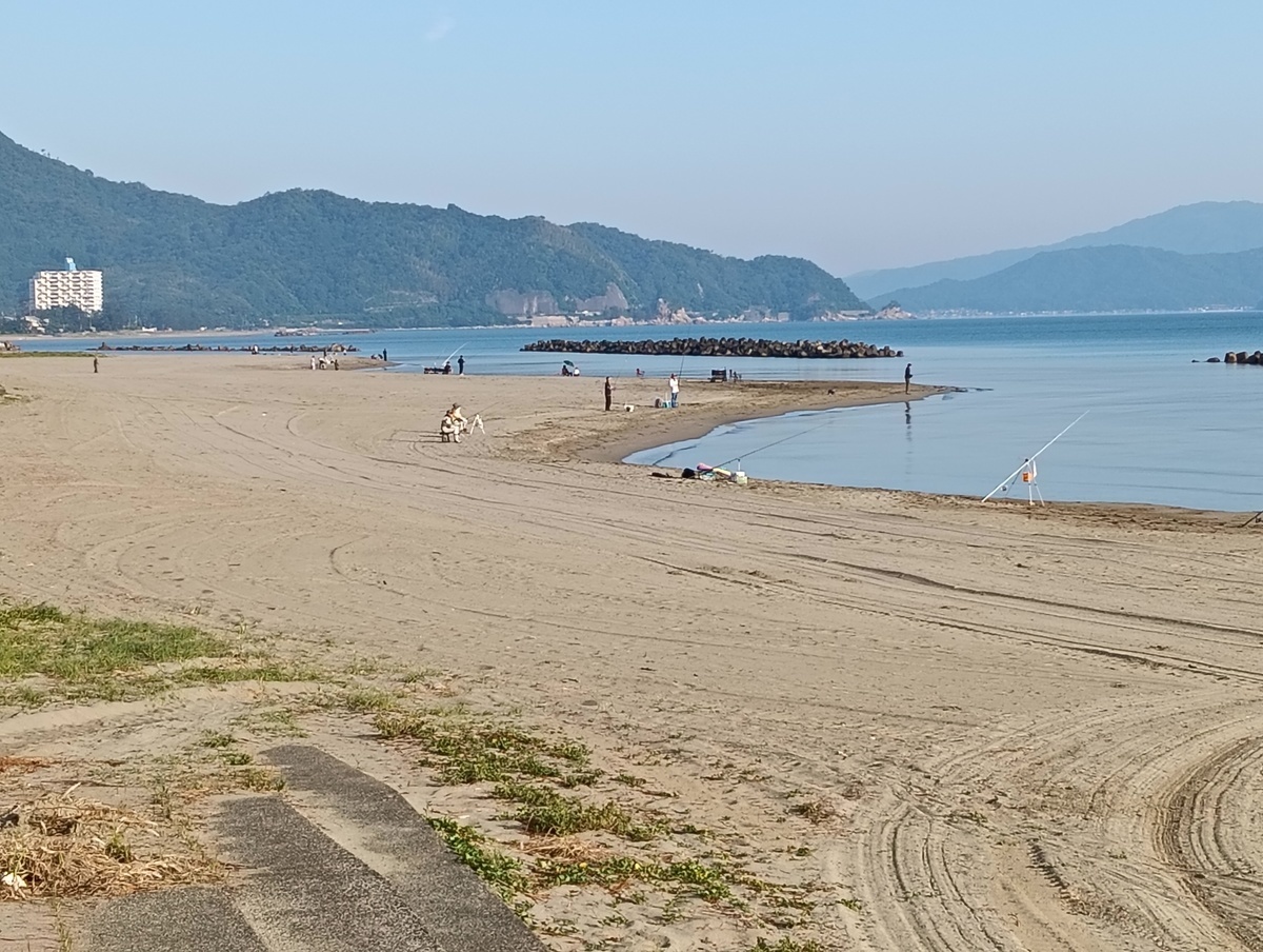 ワンショット 2026：梅雨の中休みの週末、たくさんの釣り人が楽しんでます。　　　６月１３日　6：20
